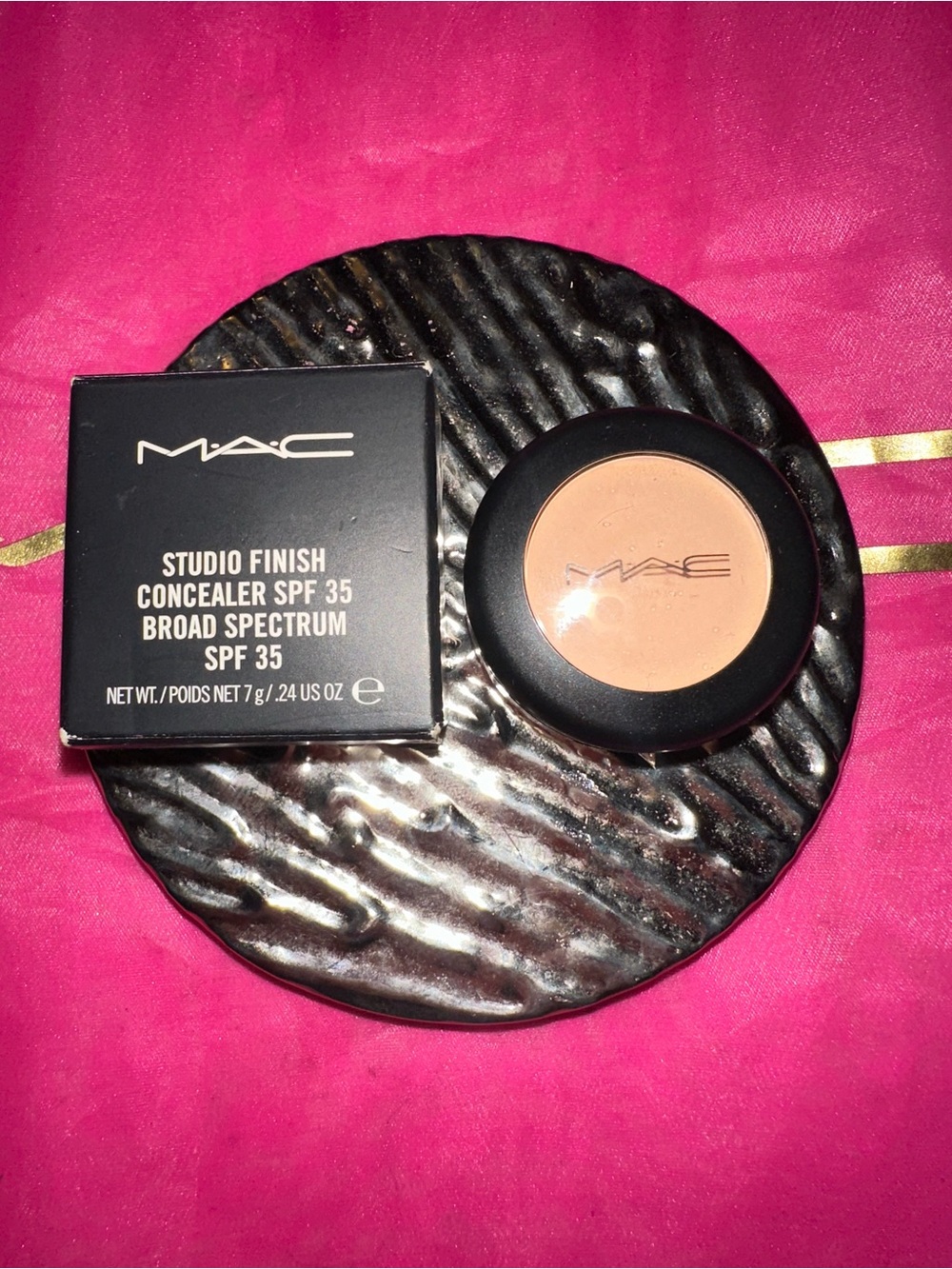 MAC NW20 Studio Finish Concealer SPF 35